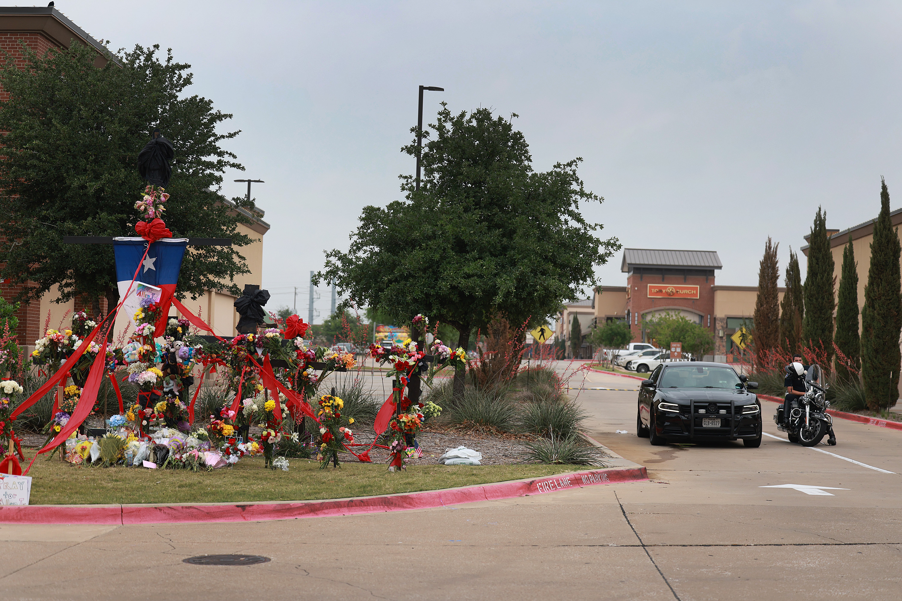 Man Who Helped Victims Of Texas Mall Shooting Describes Horror - Newsweek