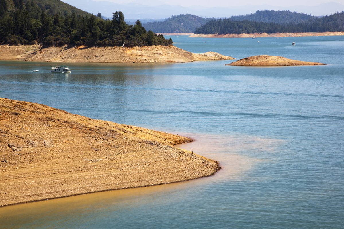 lake shasta water levels