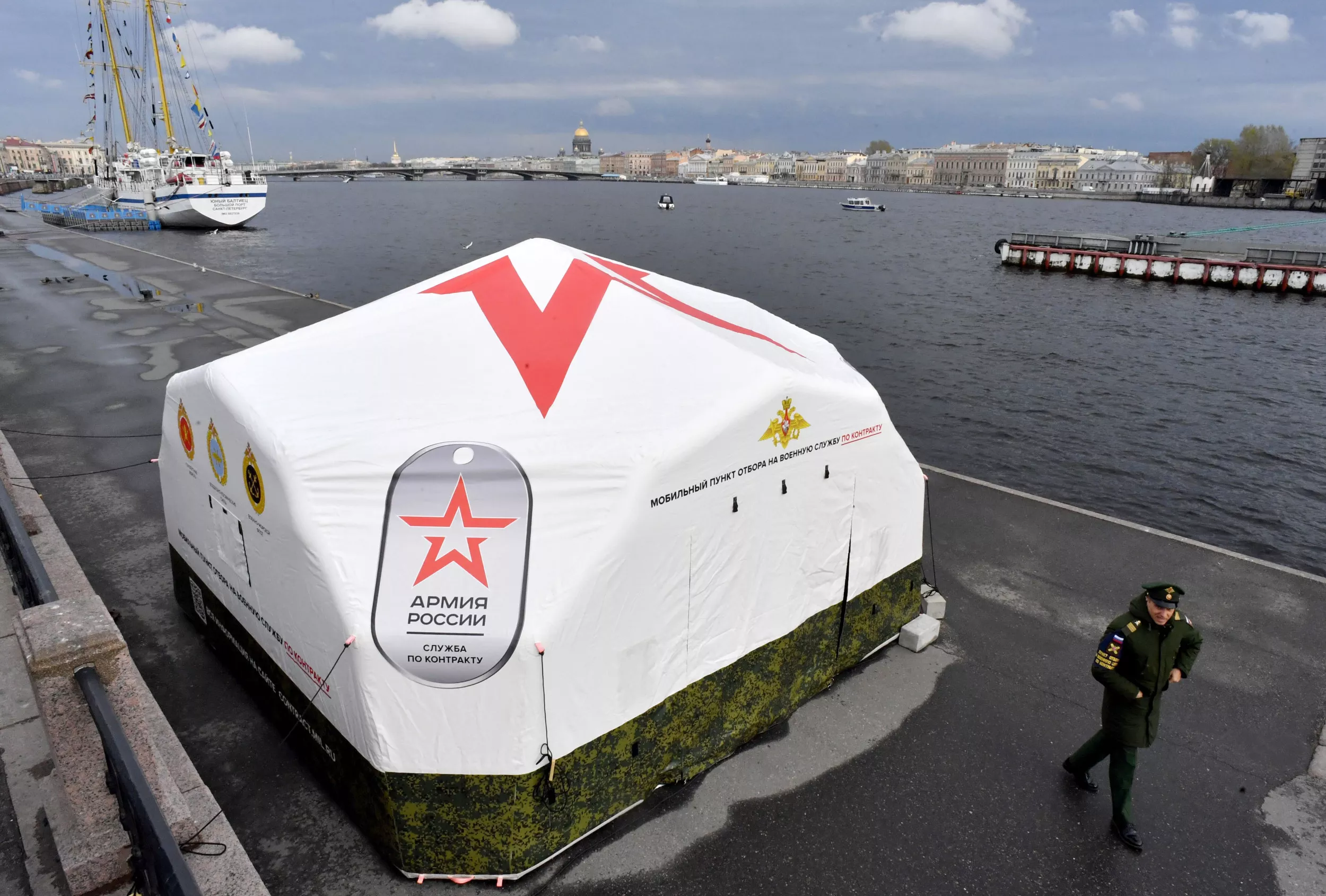 Russians Offered Up to 8 Times Average Salary To Fight in Ukraine - Vimarsana News