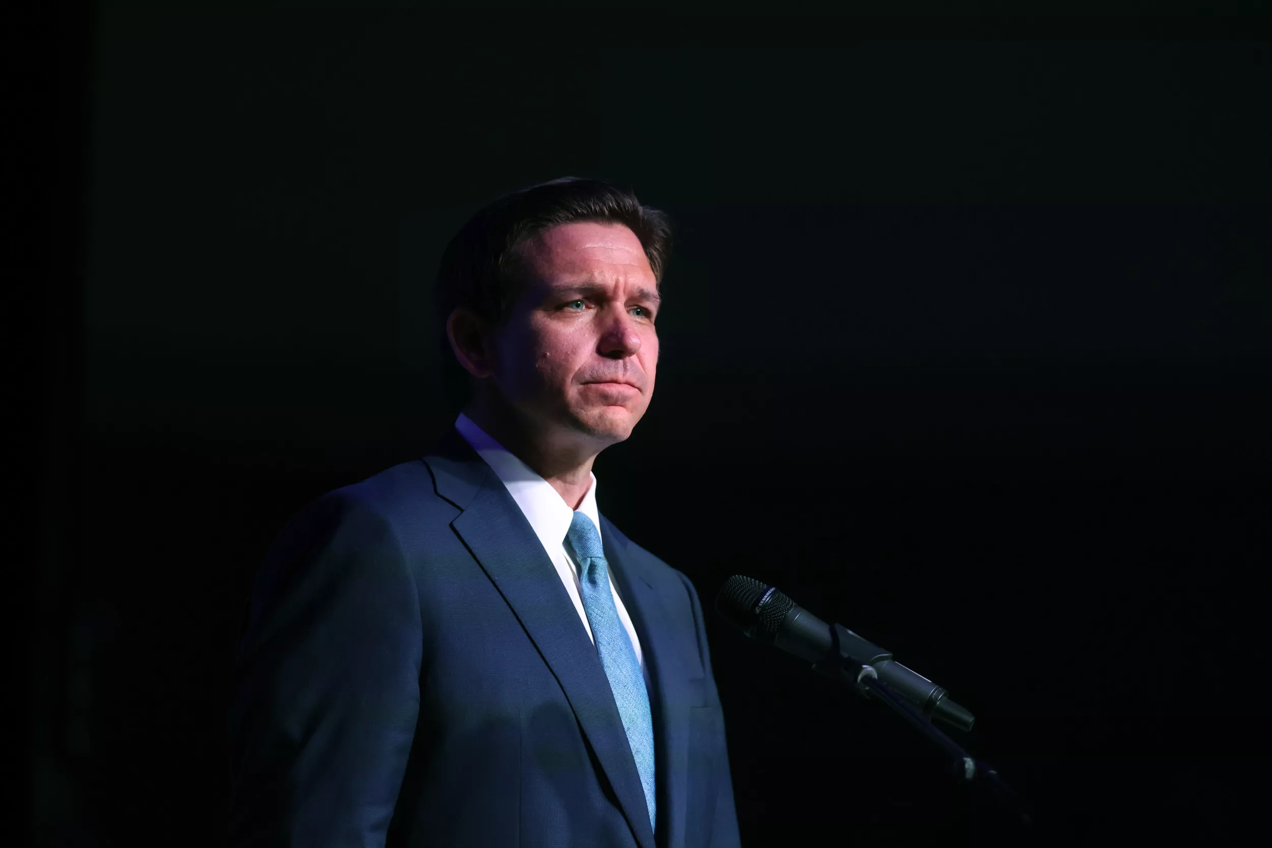 Ron DeSantis Hiding His Travel Records Sparks Outrage: 'How Is This Legal?' - Vimarsana News