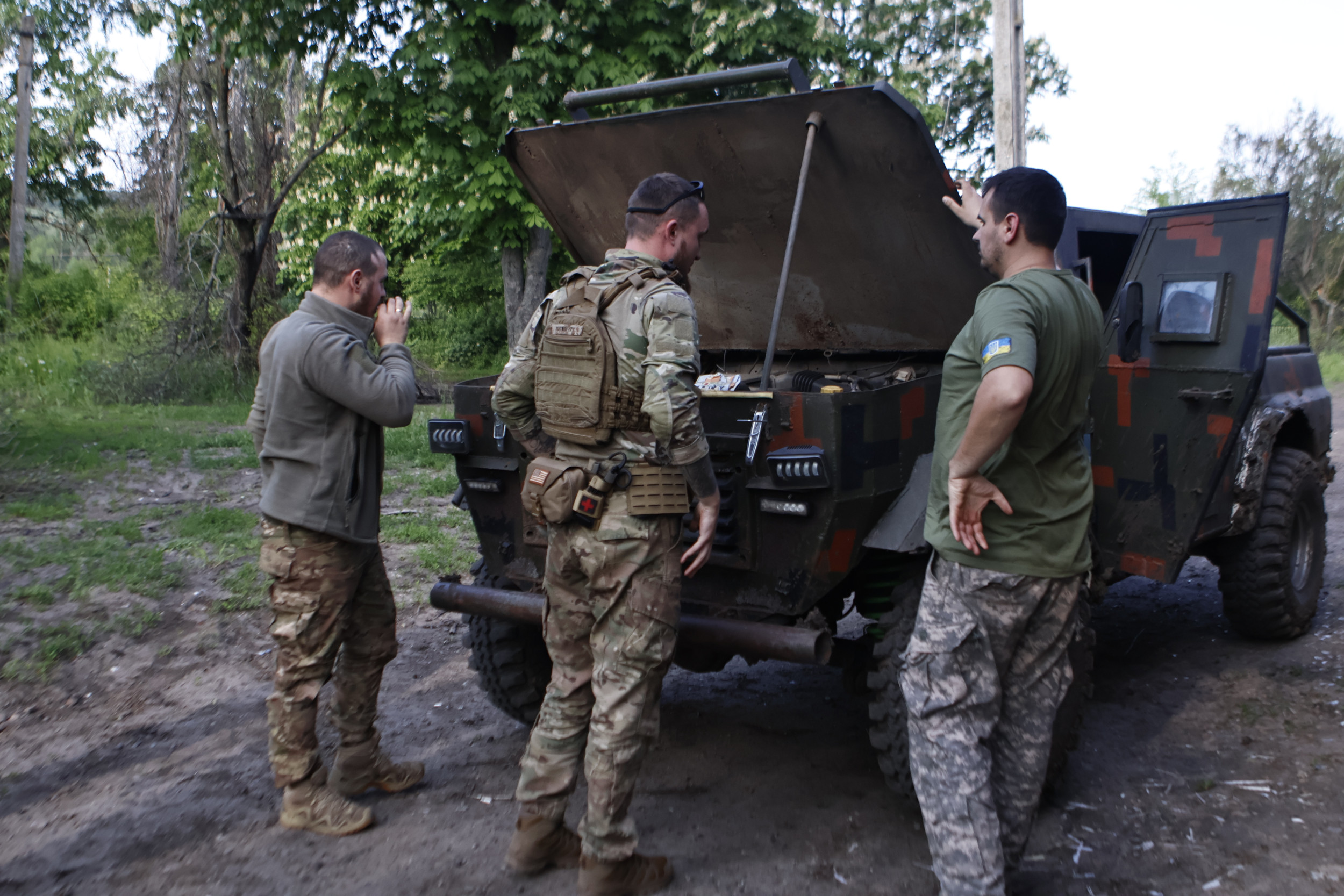 Video Shows Ukrainian Troops Fighting on the Destroyed Streets of Bakhmut