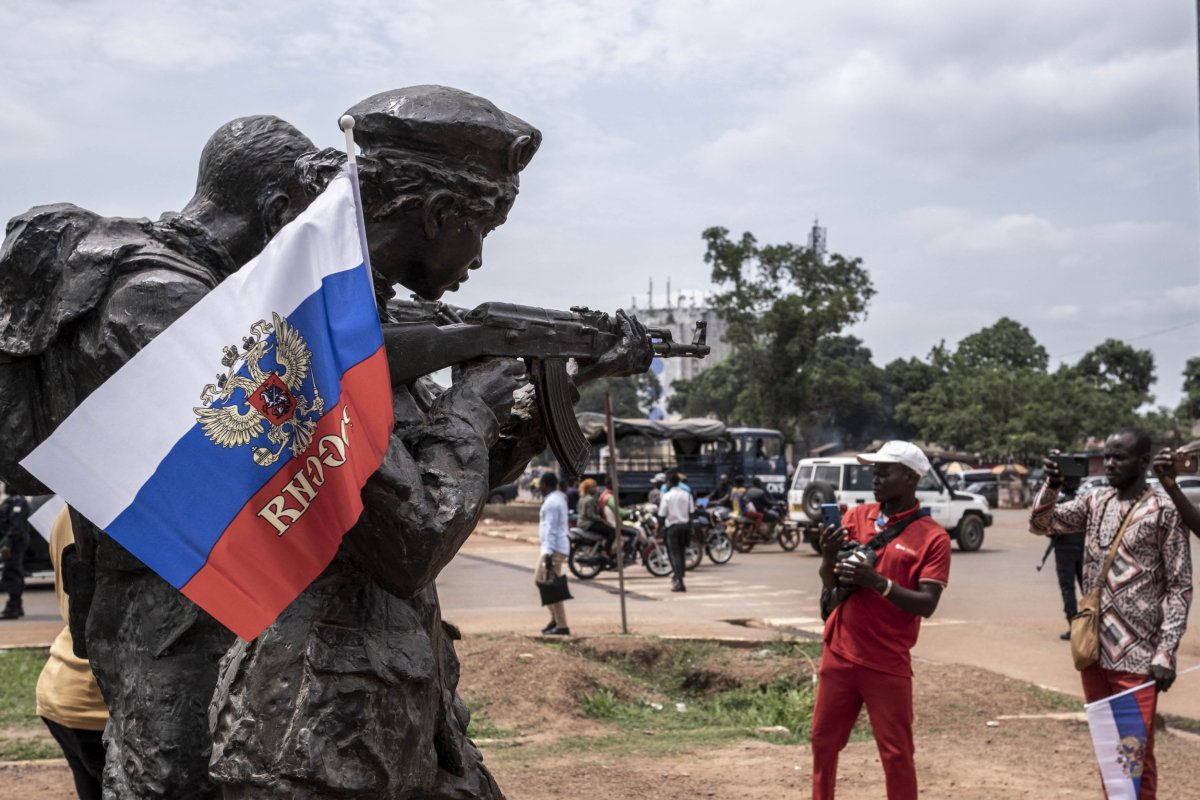Central, African, Republic, monument, with, Russian, flag