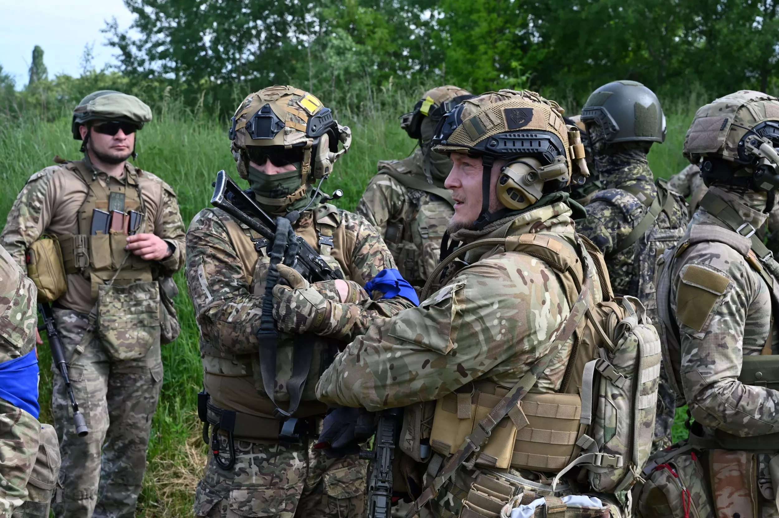 Russian Defectors Say Putin's Troops 'Hiding in Panic' in Belgorod - Vimarsana News