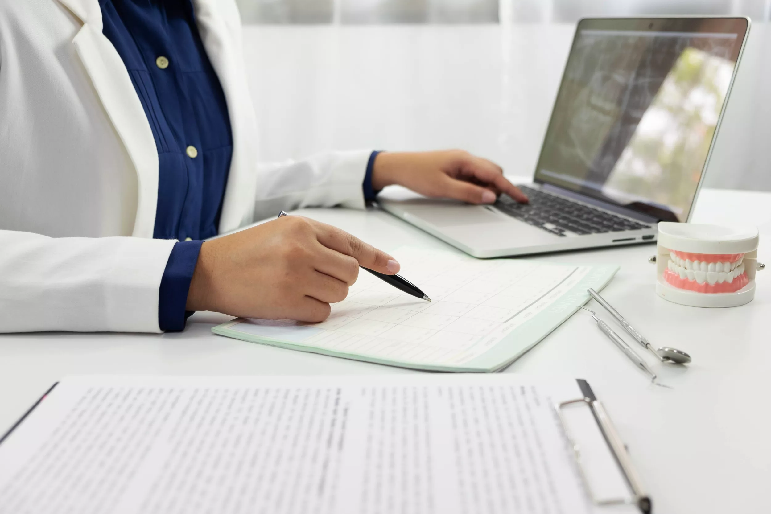 How Electronic Health Records Contribute to Healthcare and Dental Worker Bu - Vimarsana News