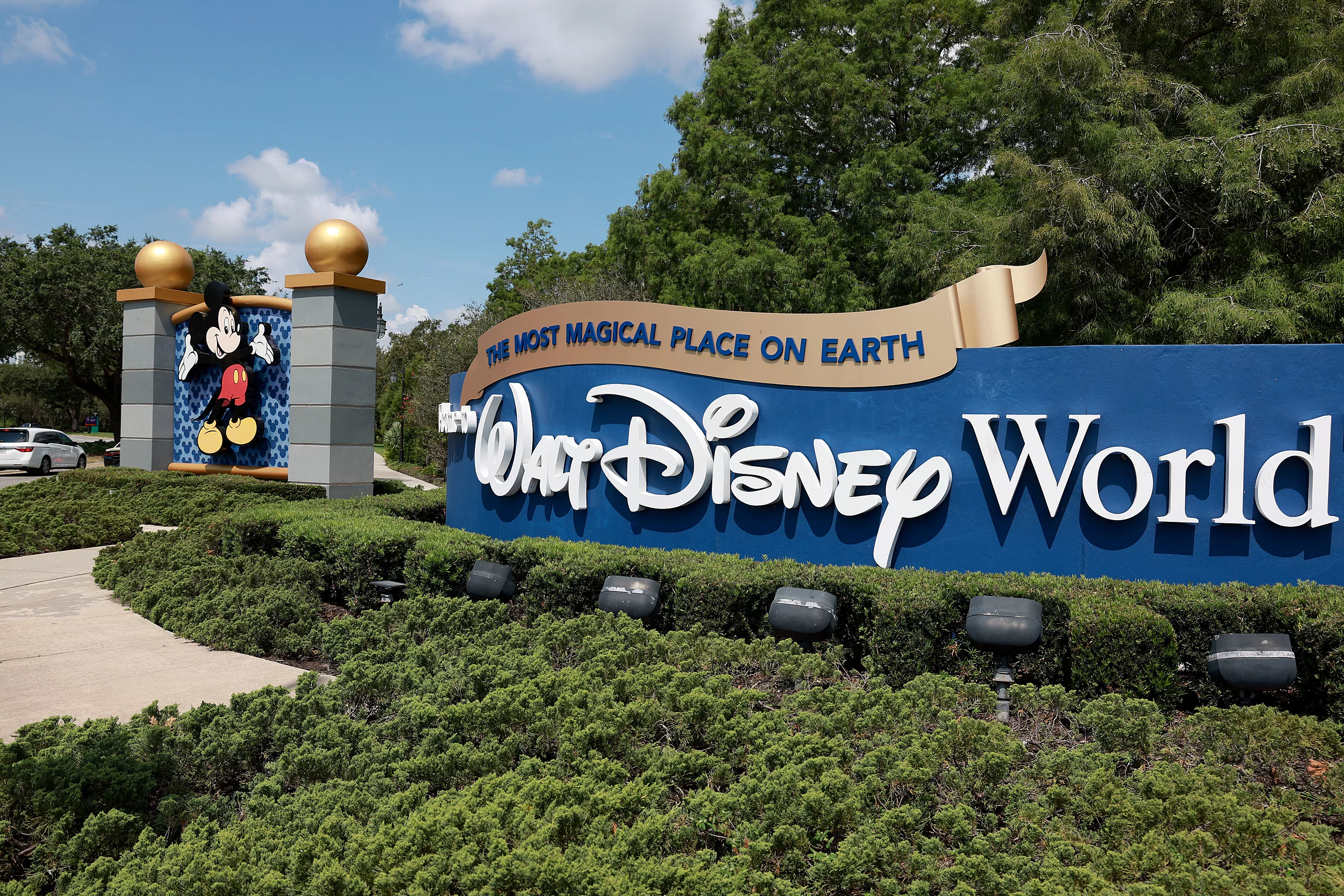 'Ungrateful' Sister-in-Law Furious Over Free Vacation to Disney Slammed - Vimarsana News