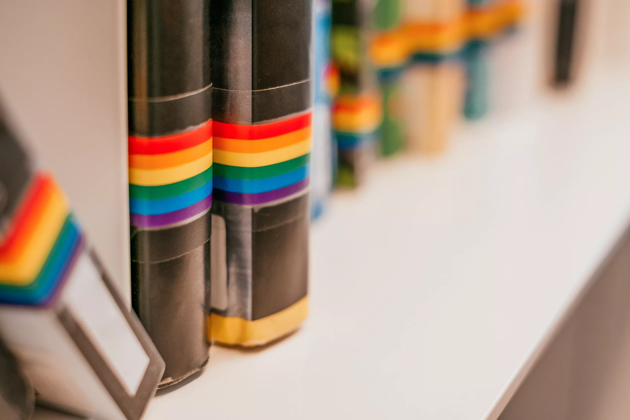 Florida School Offers Yearbooks Omitting LGBTQ+ Content After Backlash - Vimarsana News