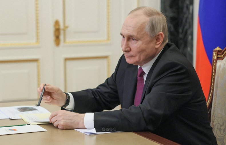 Vladimir Putin trong cuộc họp tháng 6 ở Điện Kremlin