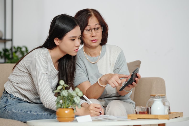 A mother and her adult daughter budgeting
