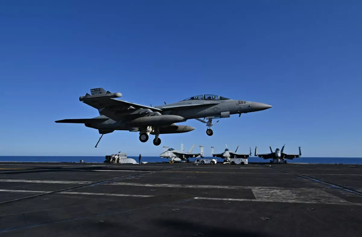 How 'Hornet' F-18 Jets Compare to U.S. F-16s - Vimarsana News