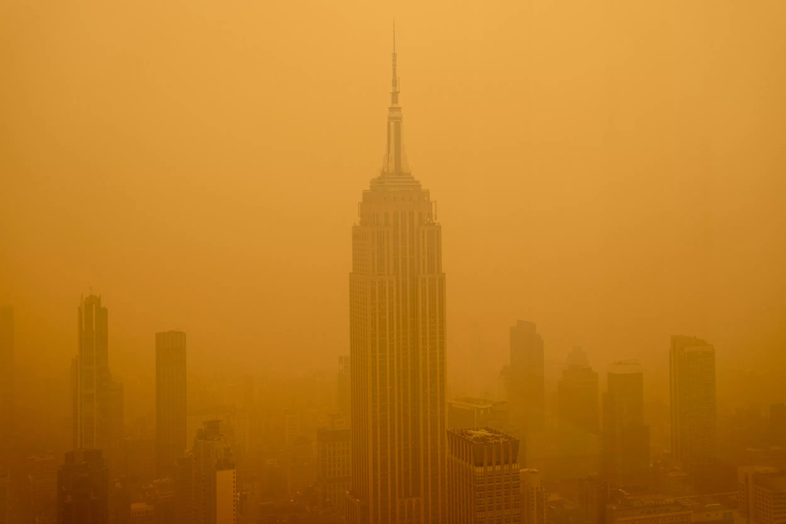 Before-and-After Pictures Show How Smoke Has Engulfed New York - Vimarsana News