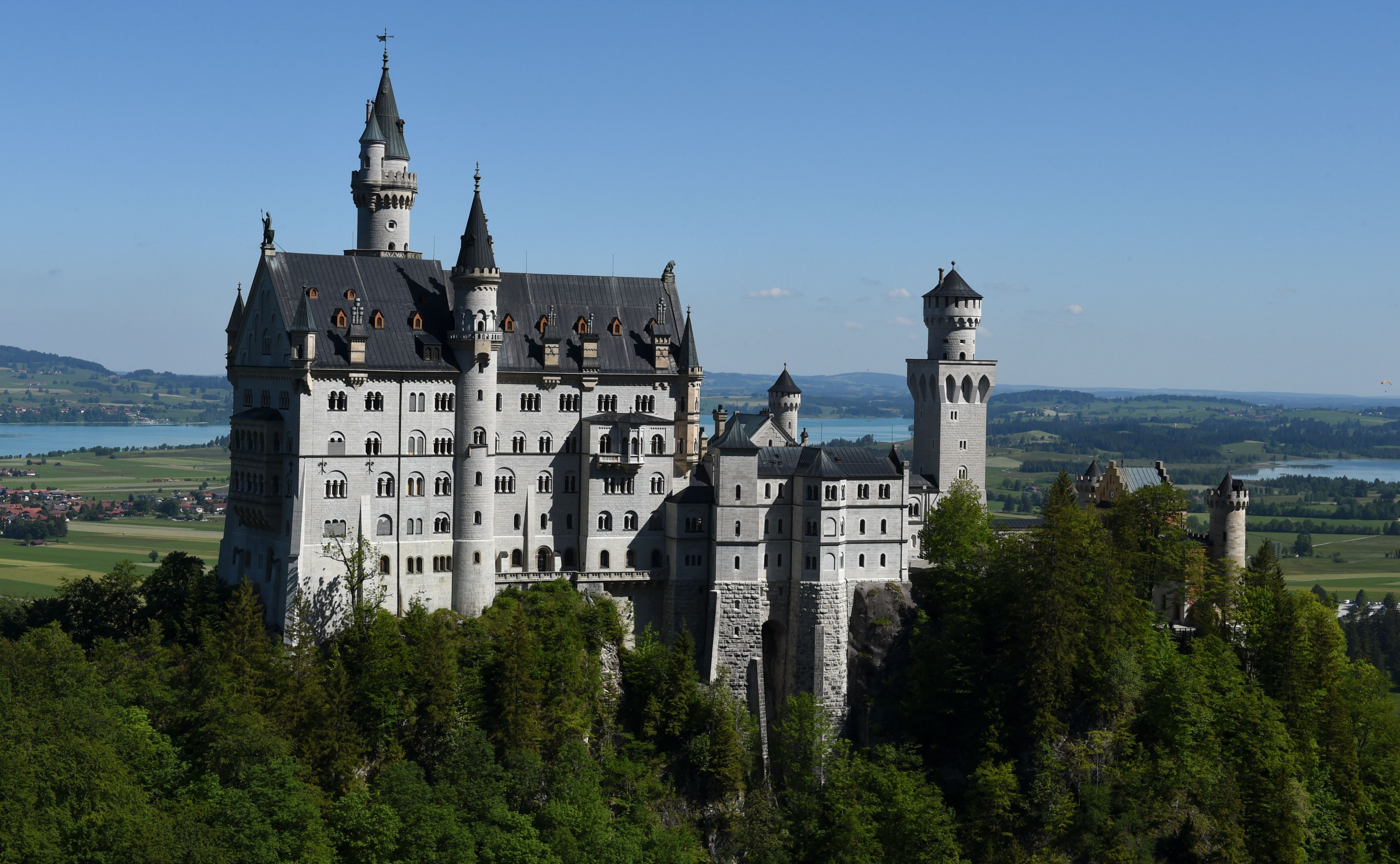 Video Shows U.S. Tourist Arrested After German 'Disney' Castle Murder ...