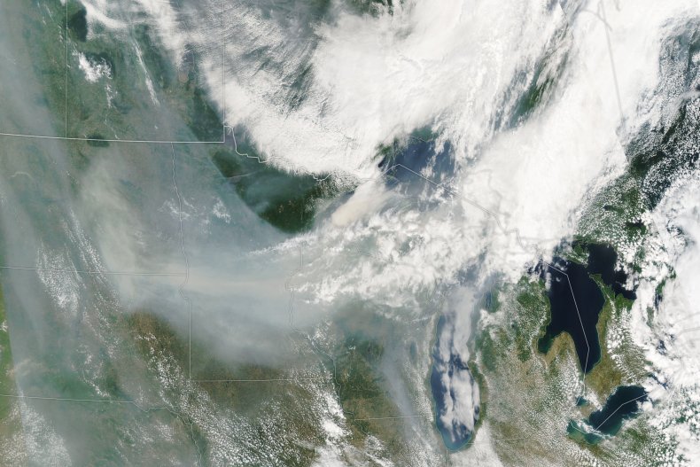 Space Satellite Images Show Wildfire Smoke Engulfing Midwest Us 4950