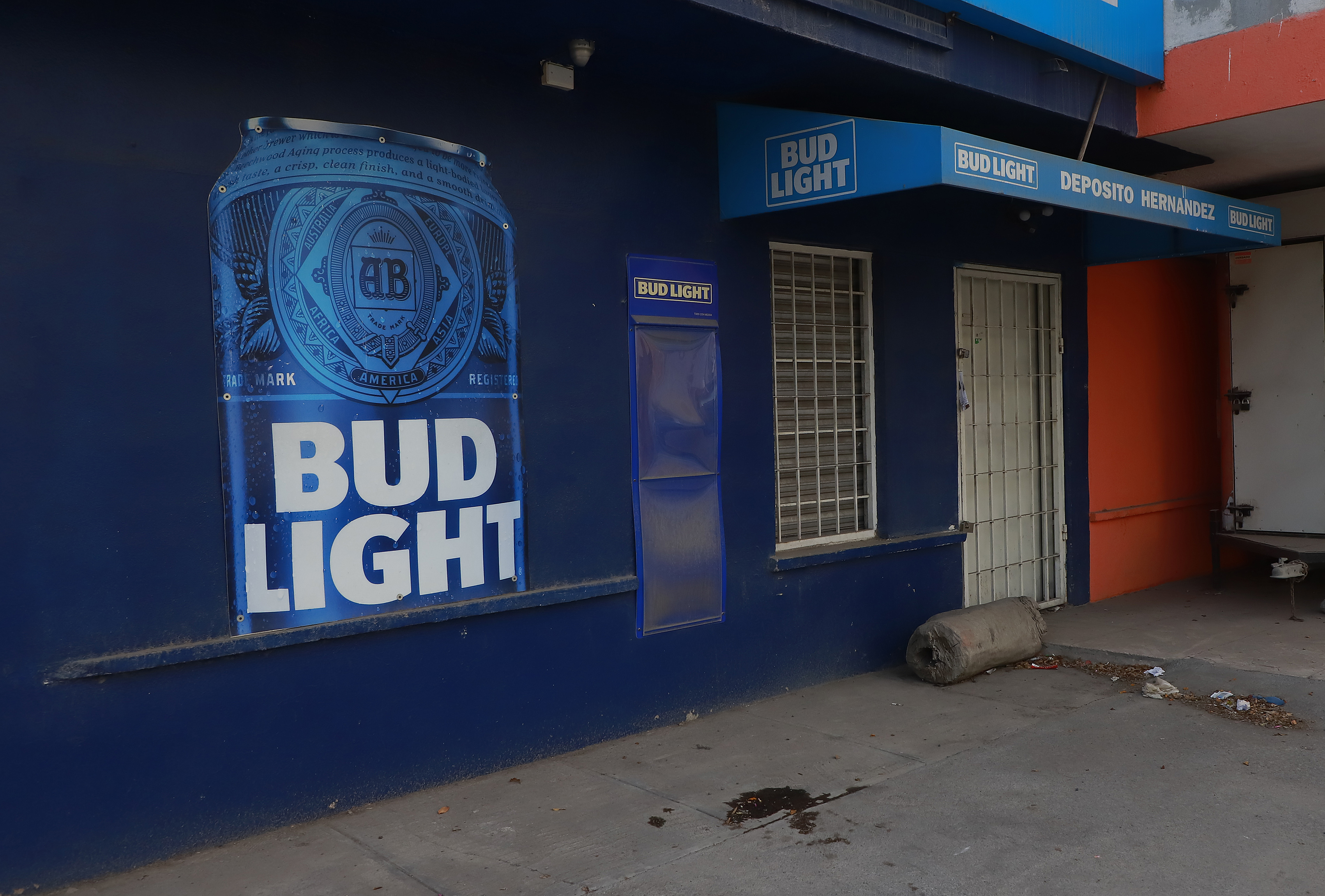 Image Of Bud Light Stack At Walmart Goes Viral Just Take Them Ciao ly