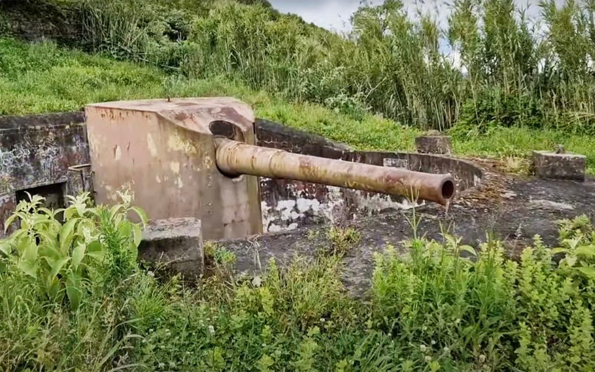 The coastal defenses found in the Azores.