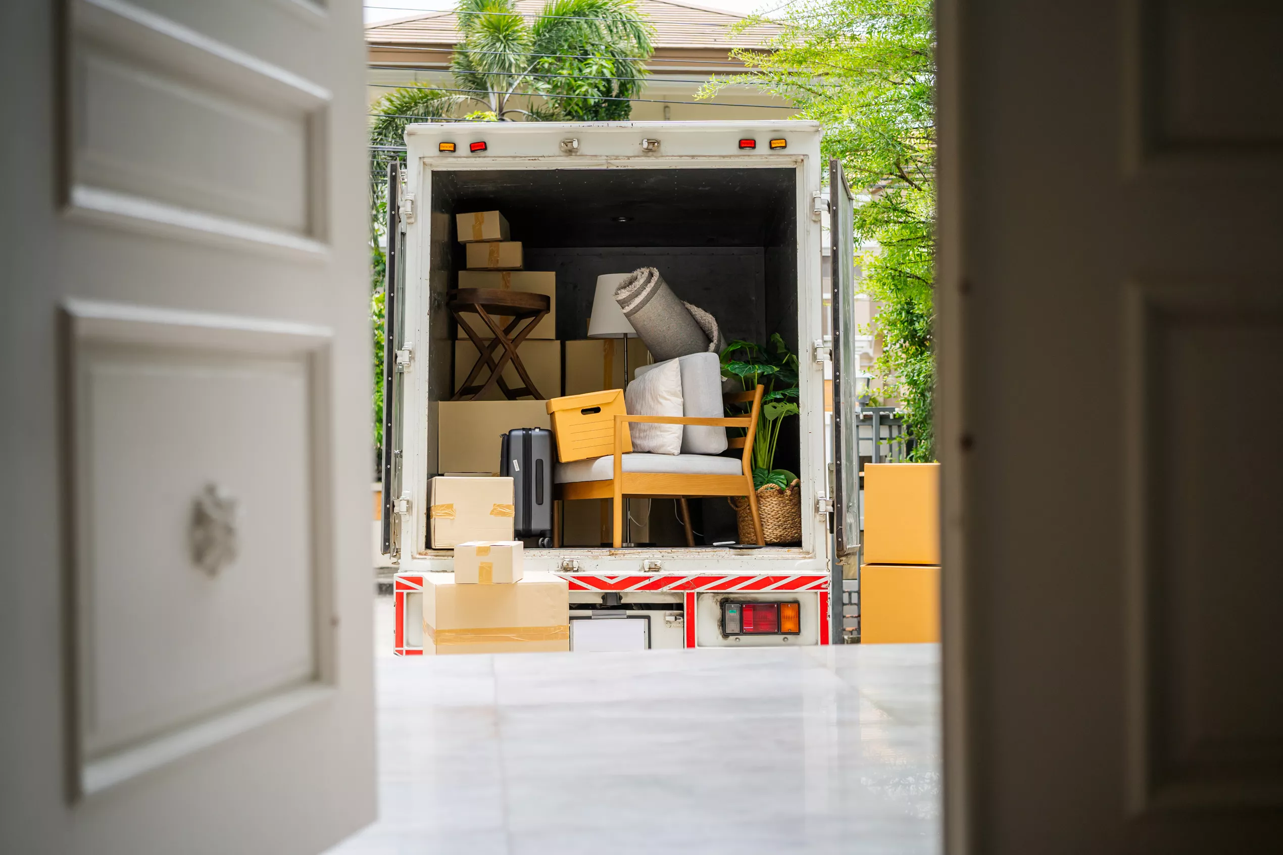 The DOT's challenge: Some Movers Who Lost Licenses Still Taking Customers - Vimarsana News