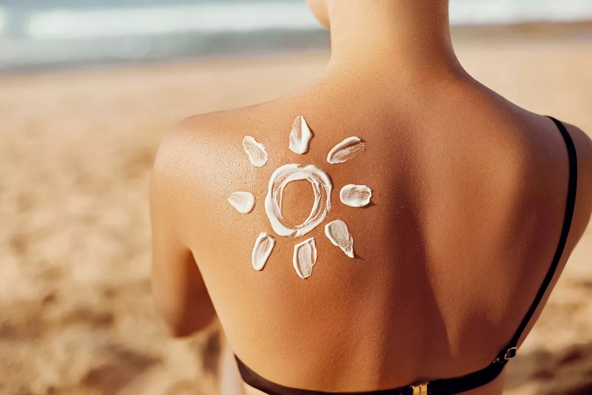 The Best Time of Day To Apply Sunscreen, According to a Dermatologist - Vimarsana News