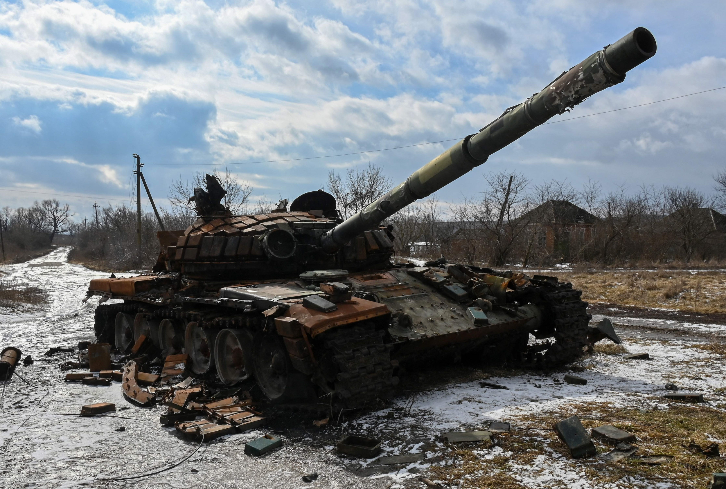 Video Shows Russian Tank Hammered in Ukrainian Artillery Strike - Newsweek