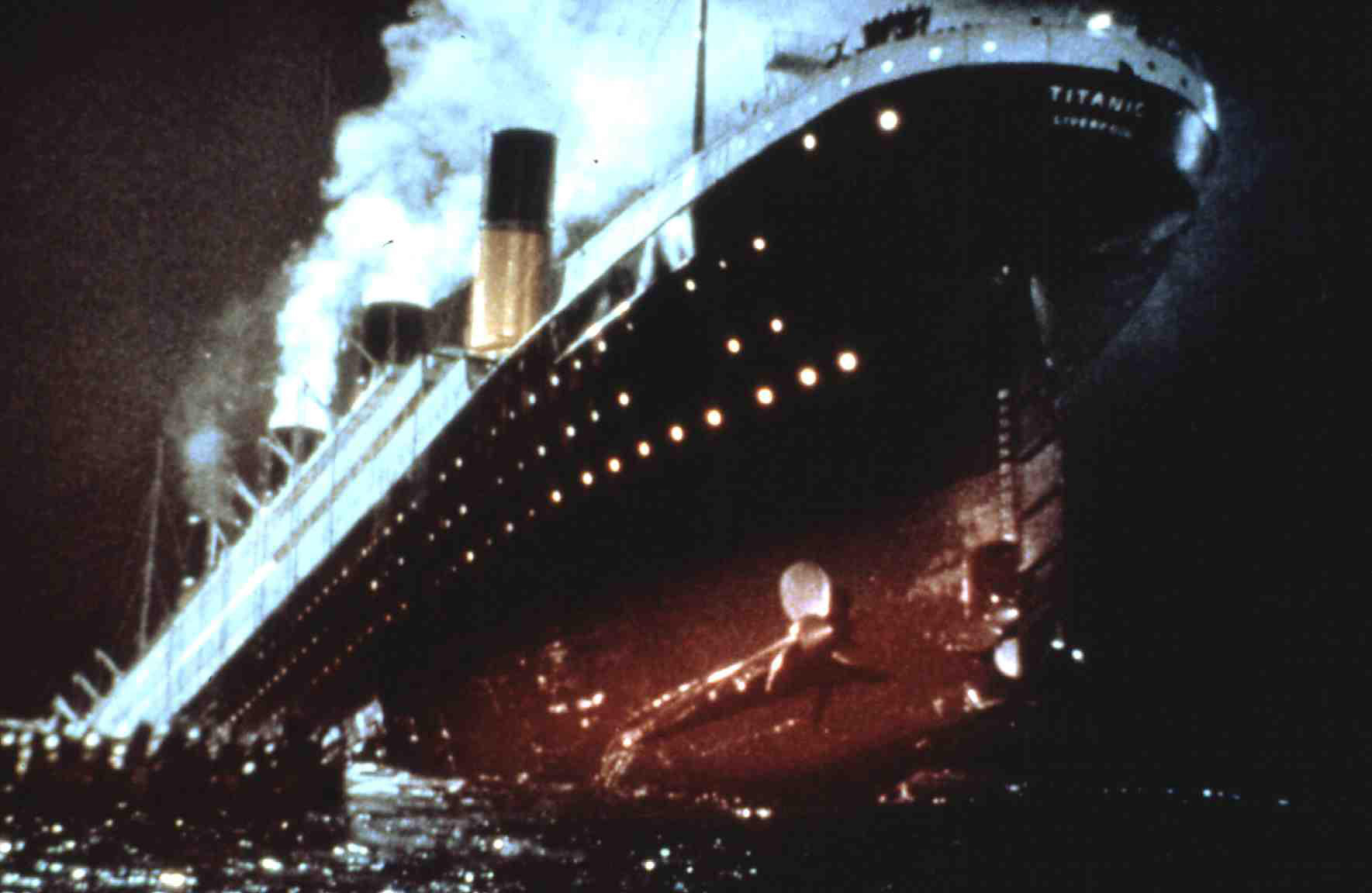 titanic breaking gif
