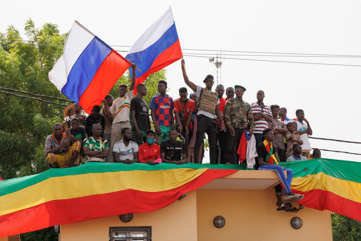 Mali, protesters, wave, Russian, flags