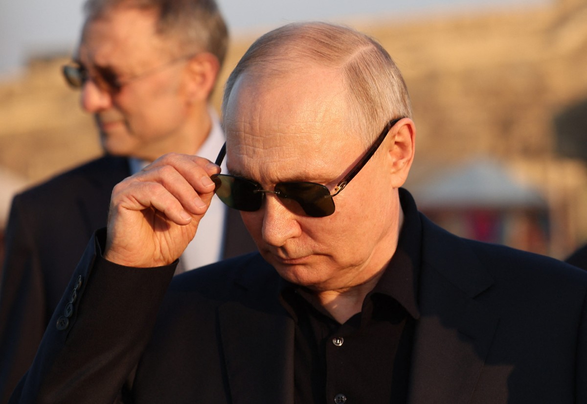 Video of Putin Greeted Like Rockstar During Rare Appearance Goes Viral