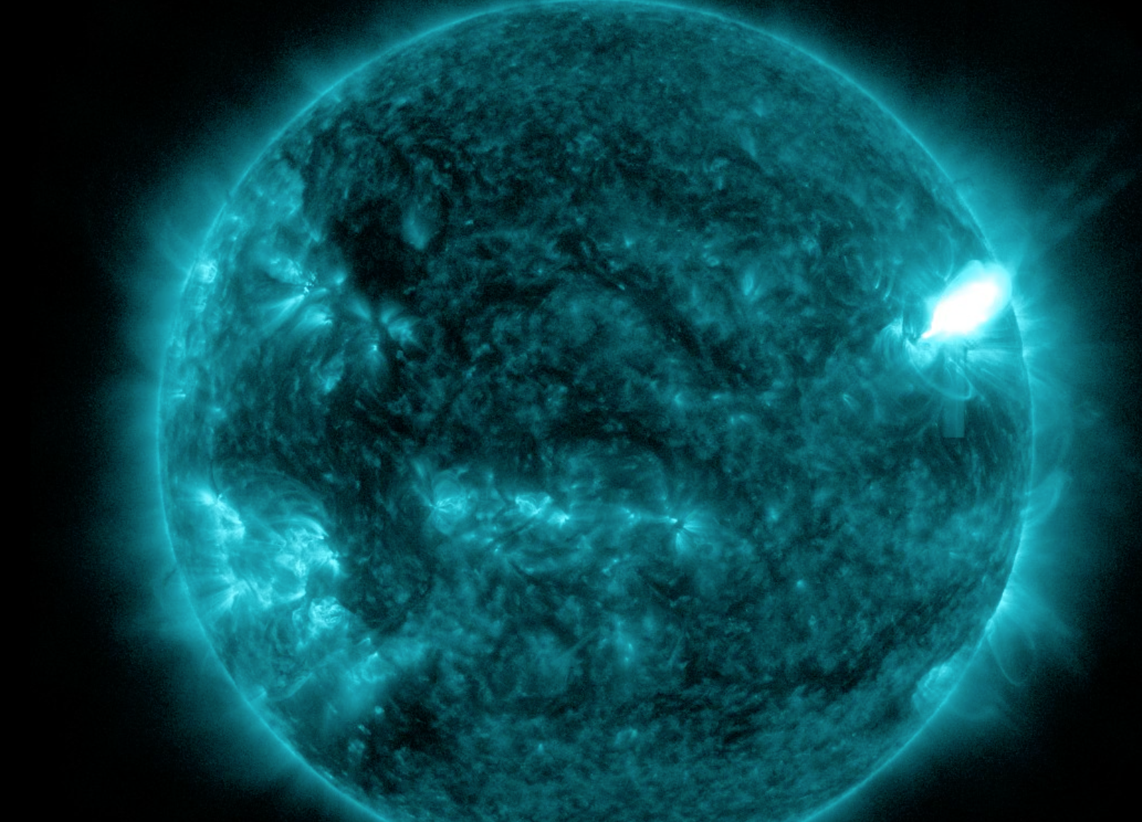 Rare X-class solar flare wipes out radio signals in U.S.