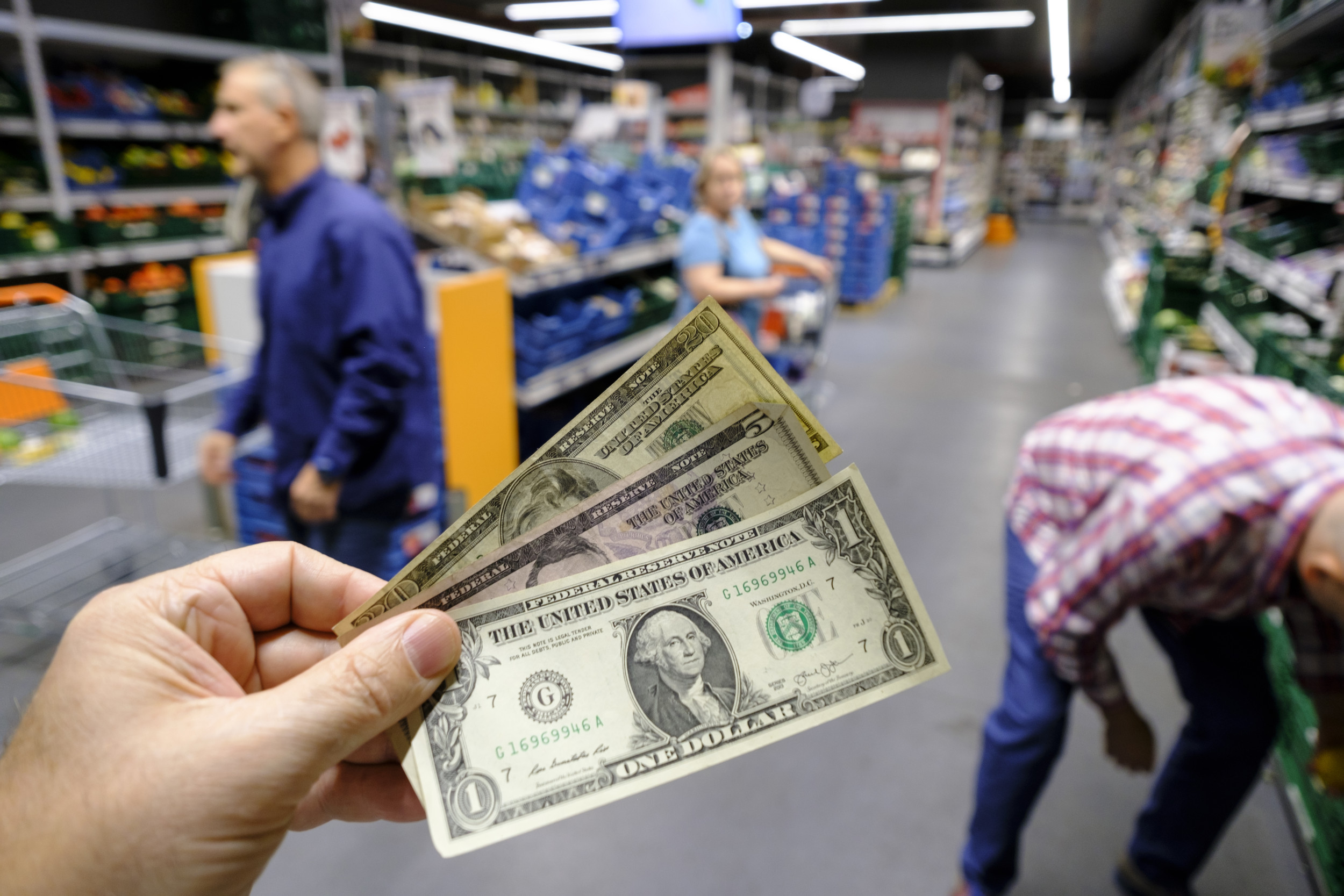 Household Savings Collapse Sparks Recession Fears Among Economists