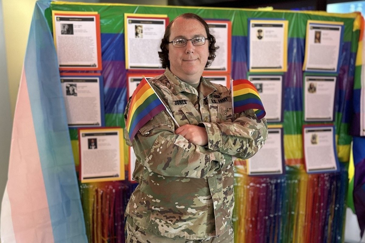 Трансгендер армия. Американские трансгендеры в армии. Армия наша гордость.