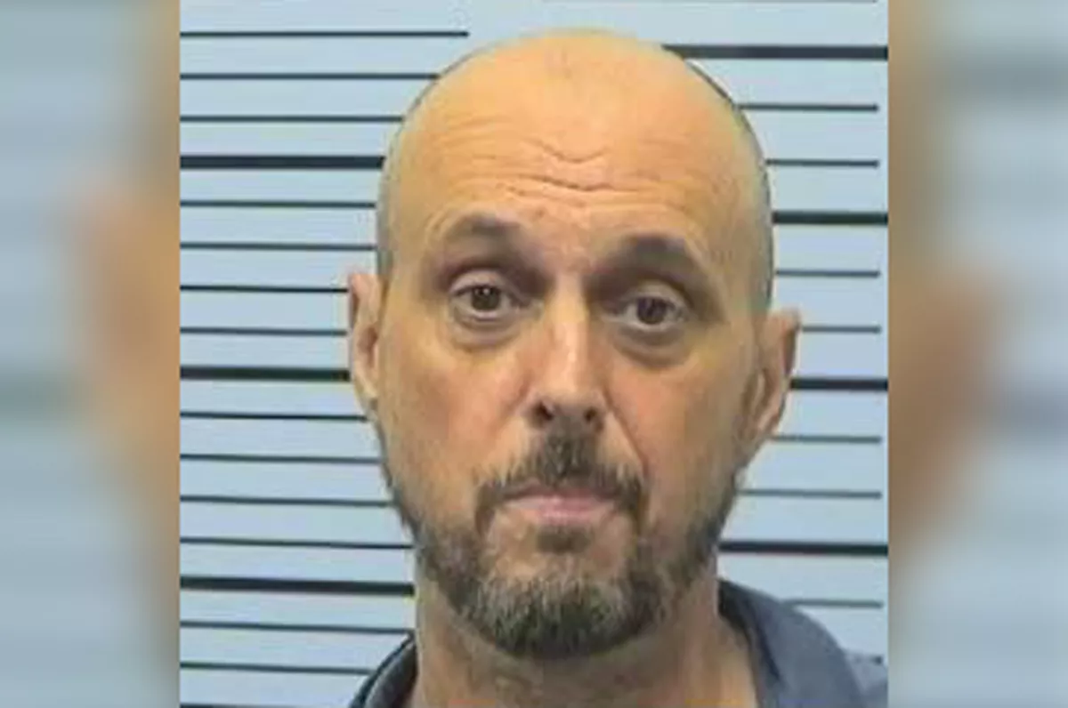 Man Drowns His Dog in Front of Beachgoers Because It Had Fleas: Police - Vimarsana News