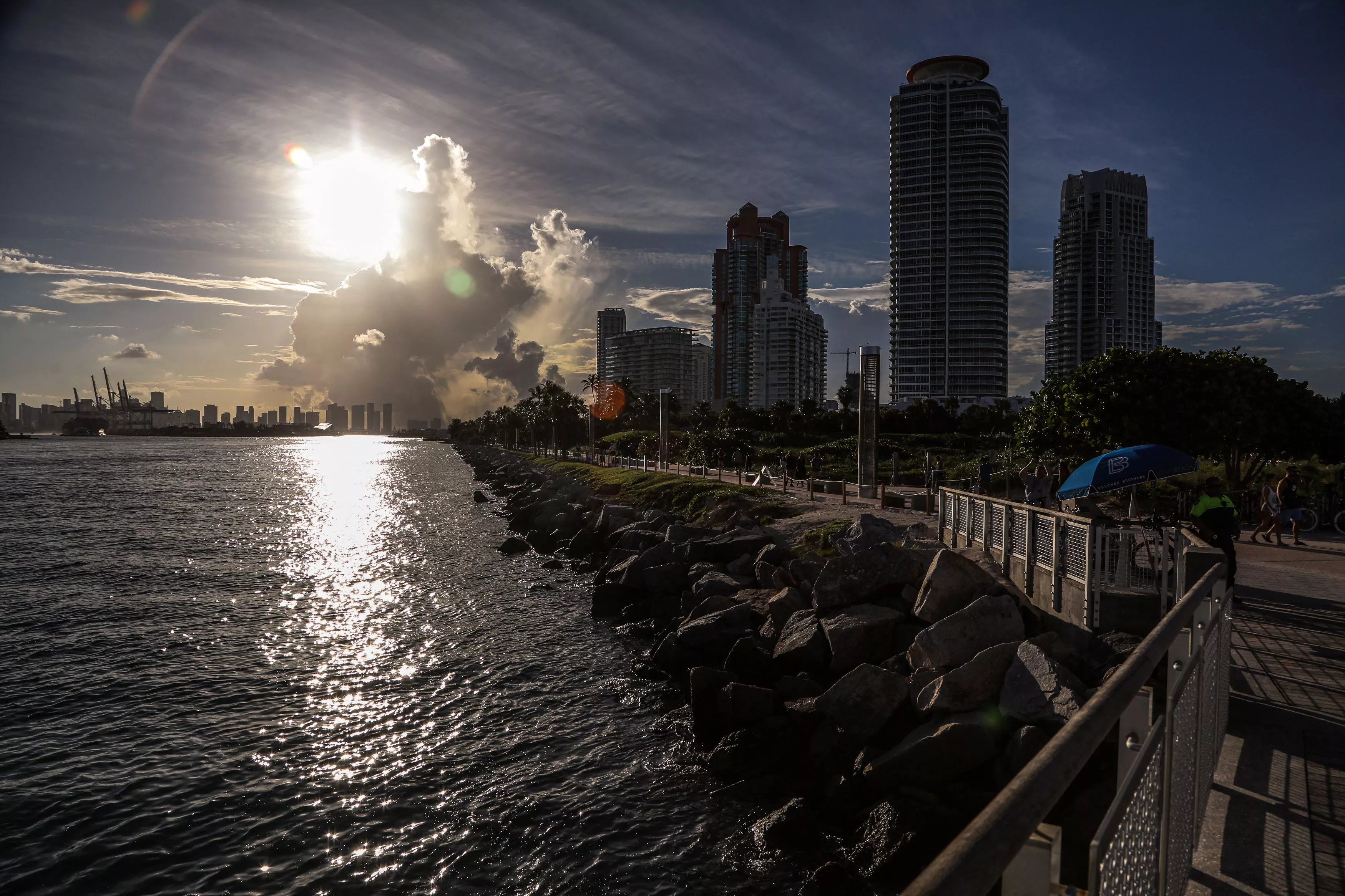 Saharan Dust Cloud in Florida Will Leave You Tasting Sand in Your Mouth - Vimarsana News