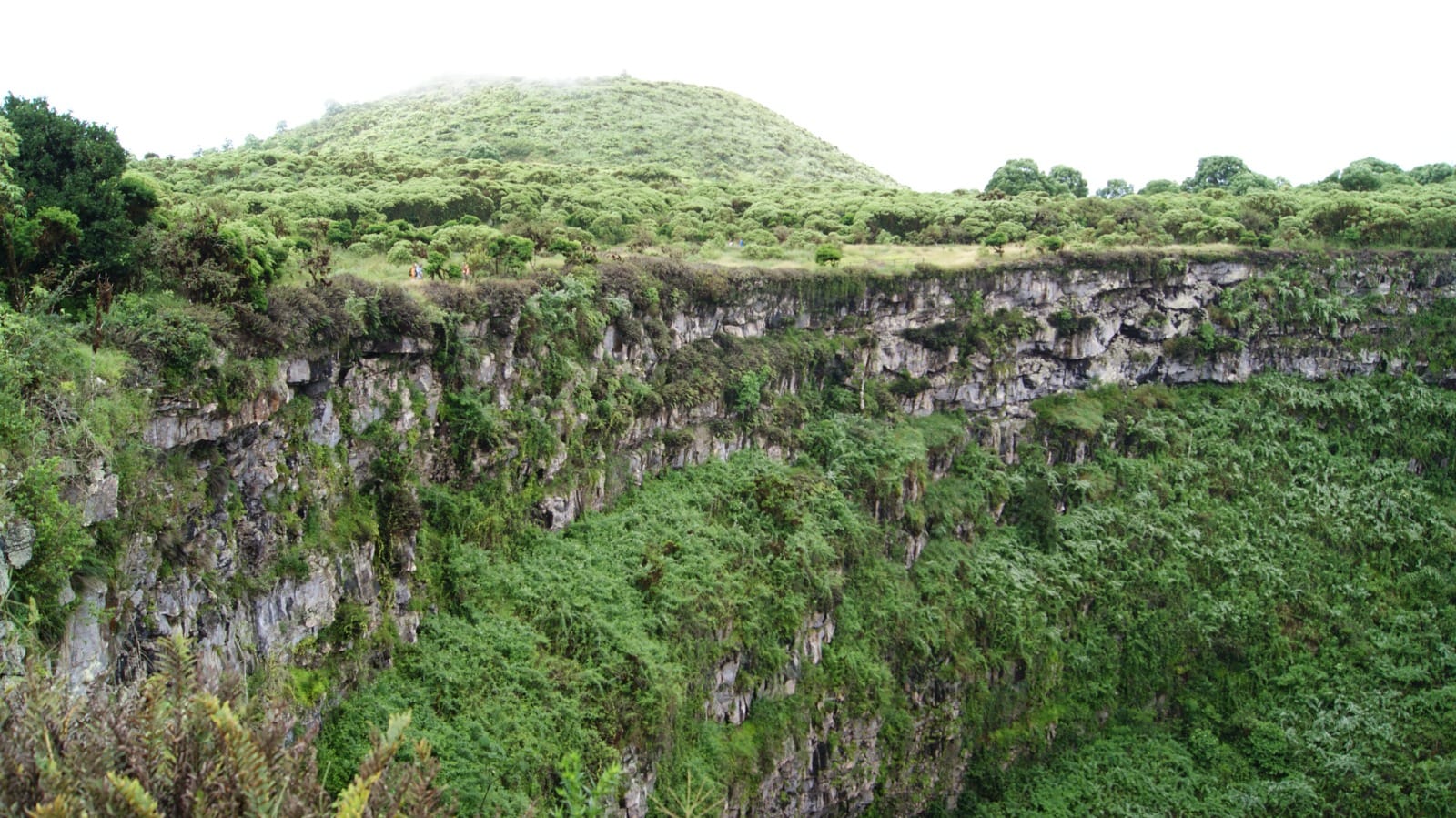 Boy 8 Falls Into 328 Foot Volcanic Crater