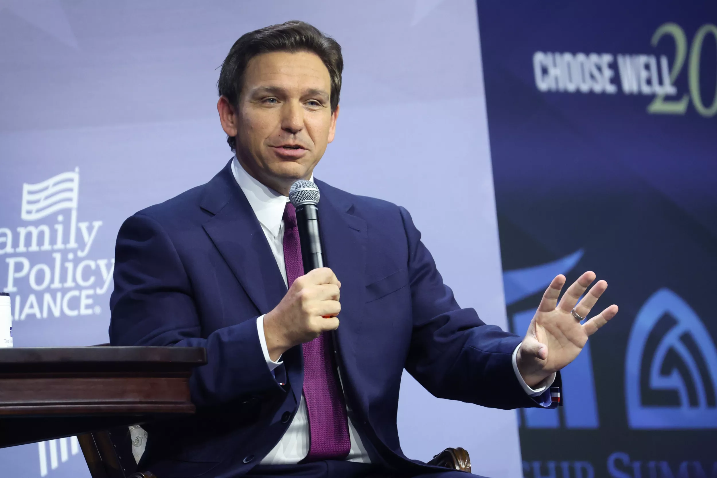 Video Shows 'Stoned' Ron DeSantis Canvasser Complaining About Homeowners - Vimarsana News