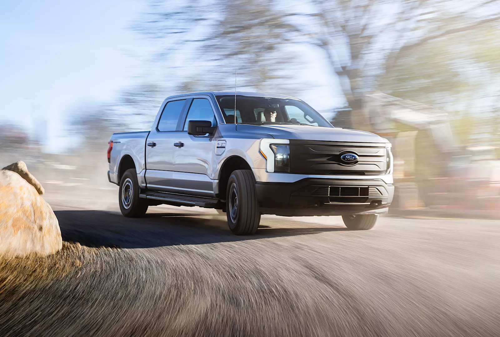 Ford Lowers Price of Its Electric Truck by Nearly $10,000 - Vimarsana News
