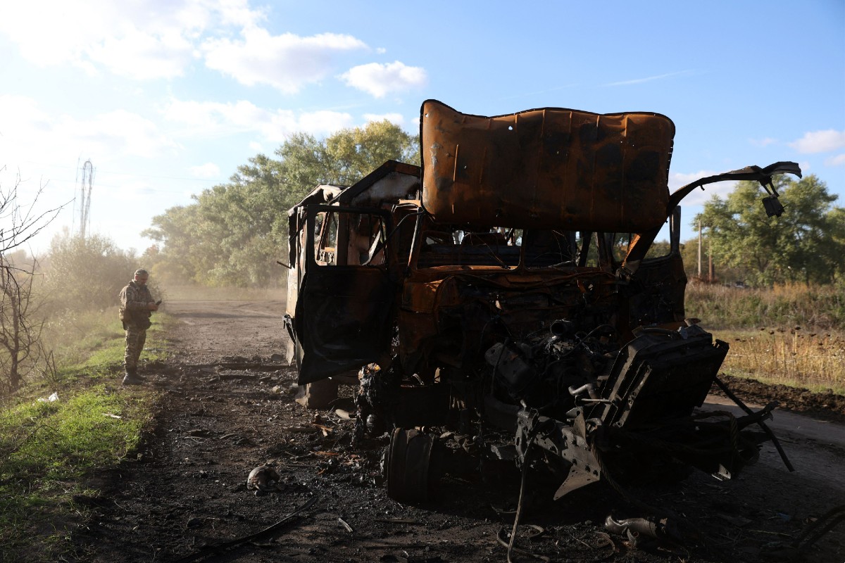 Incredible Footage Shows Ukraine's Chechen Soldiers Ambush Russian Troops