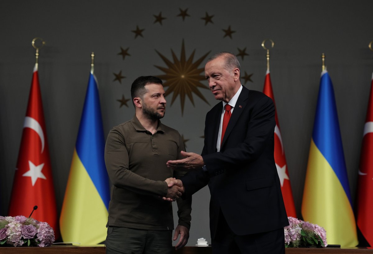Zelensky and Erdogan meet in Istanbul Jukly