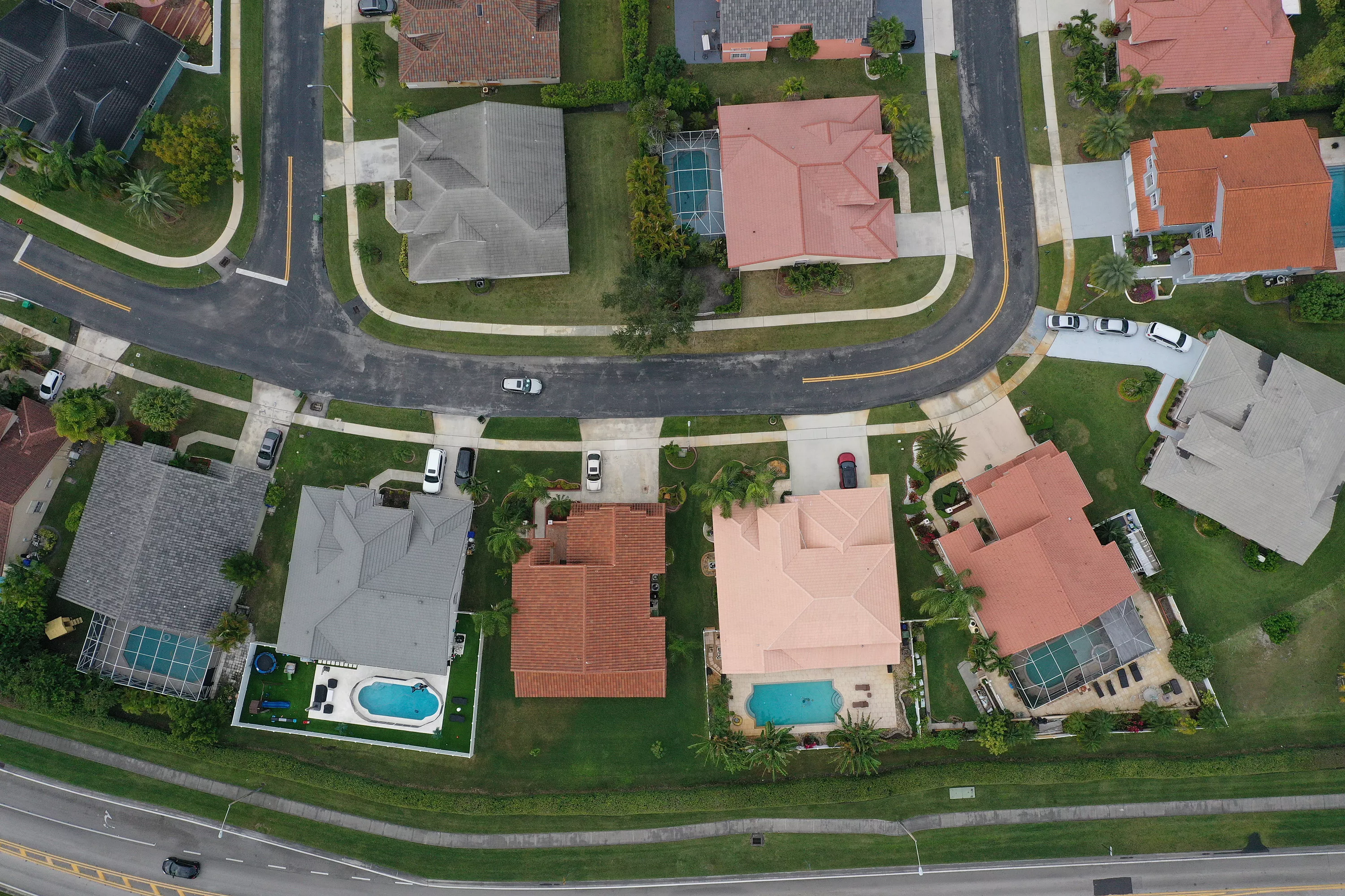 Florida Housing Market Rocked by Insurance Crisis, Inflation Woes - Vimarsana News