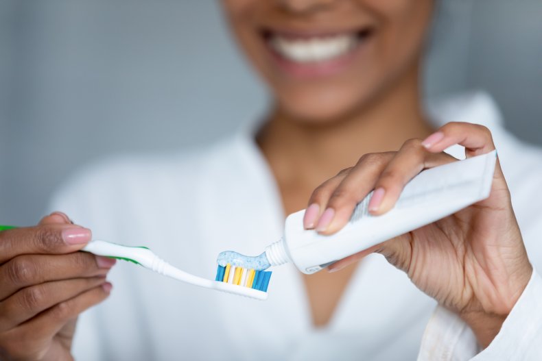 Fluoride-free toothpaste