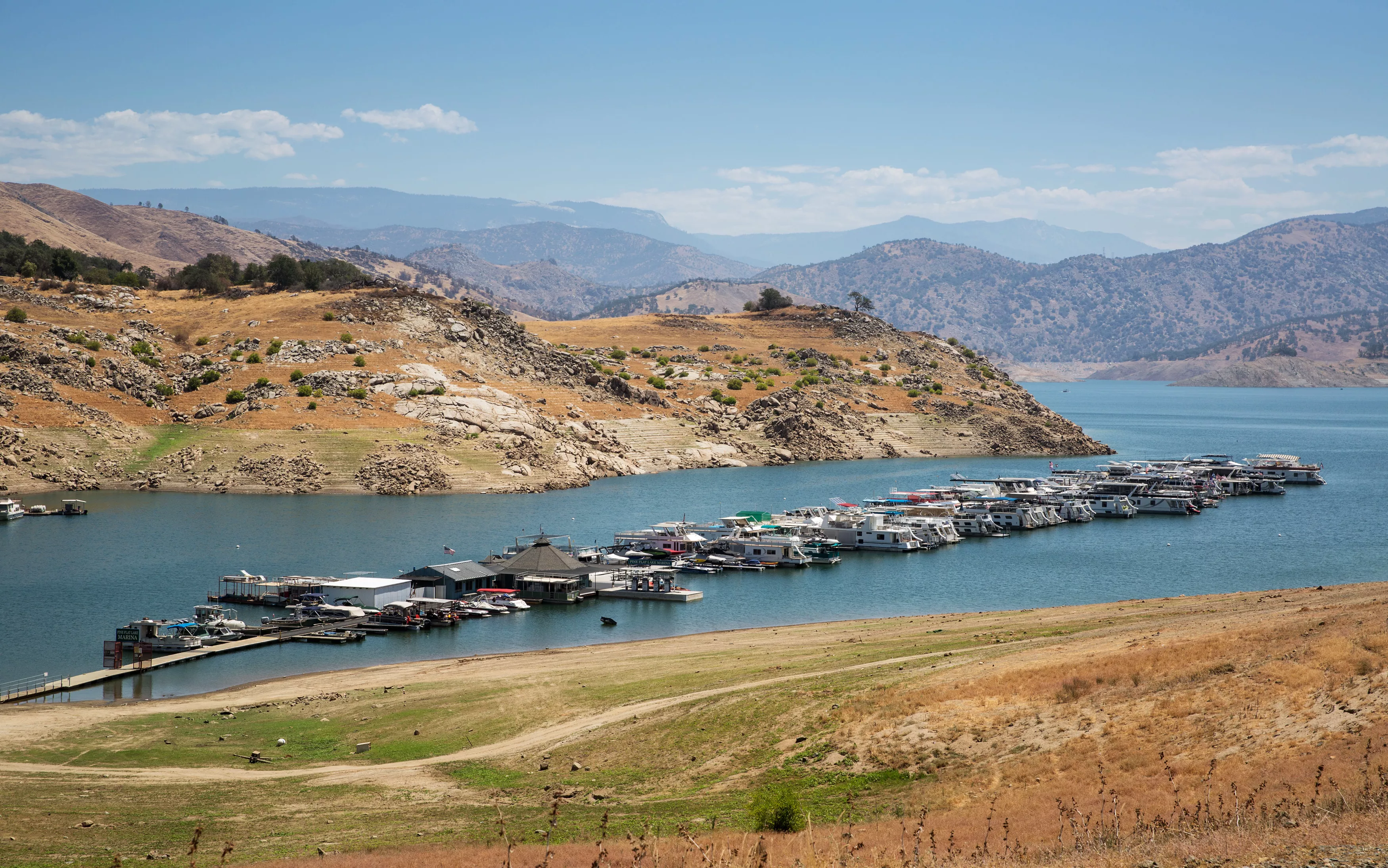 Building Nearly Disappears as Pine Flat Lake Water Levels Rise - Vimarsana News