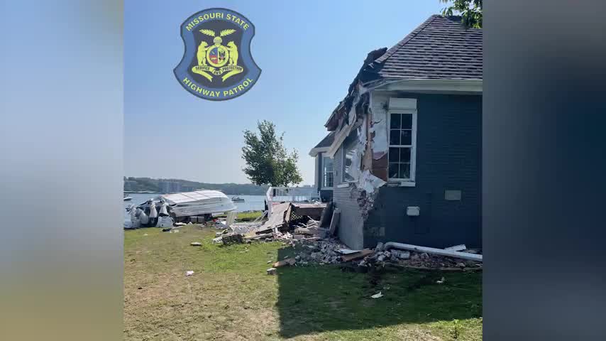 Pictured: Horror Ozarks Speedboat Crash That Left 8 Hospitalized