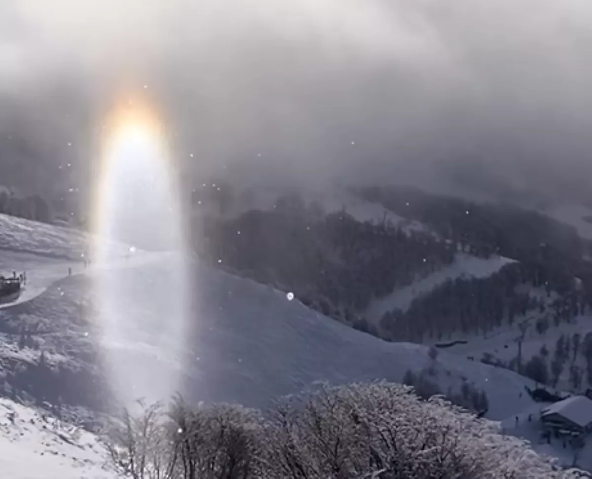 Strange Optical Phenomenon Caught on Camera: 'Portal to Another Dimension?' - Vimarsana News