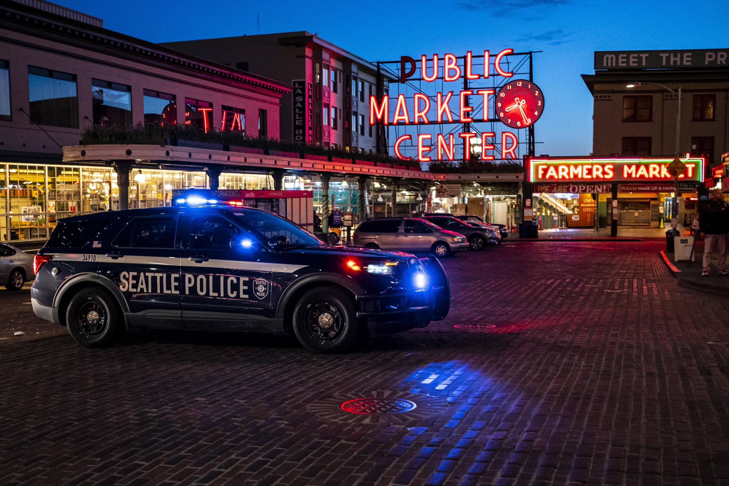 Video Shows Seattle Cop Car Attacked During Illegal Street Racing Meet