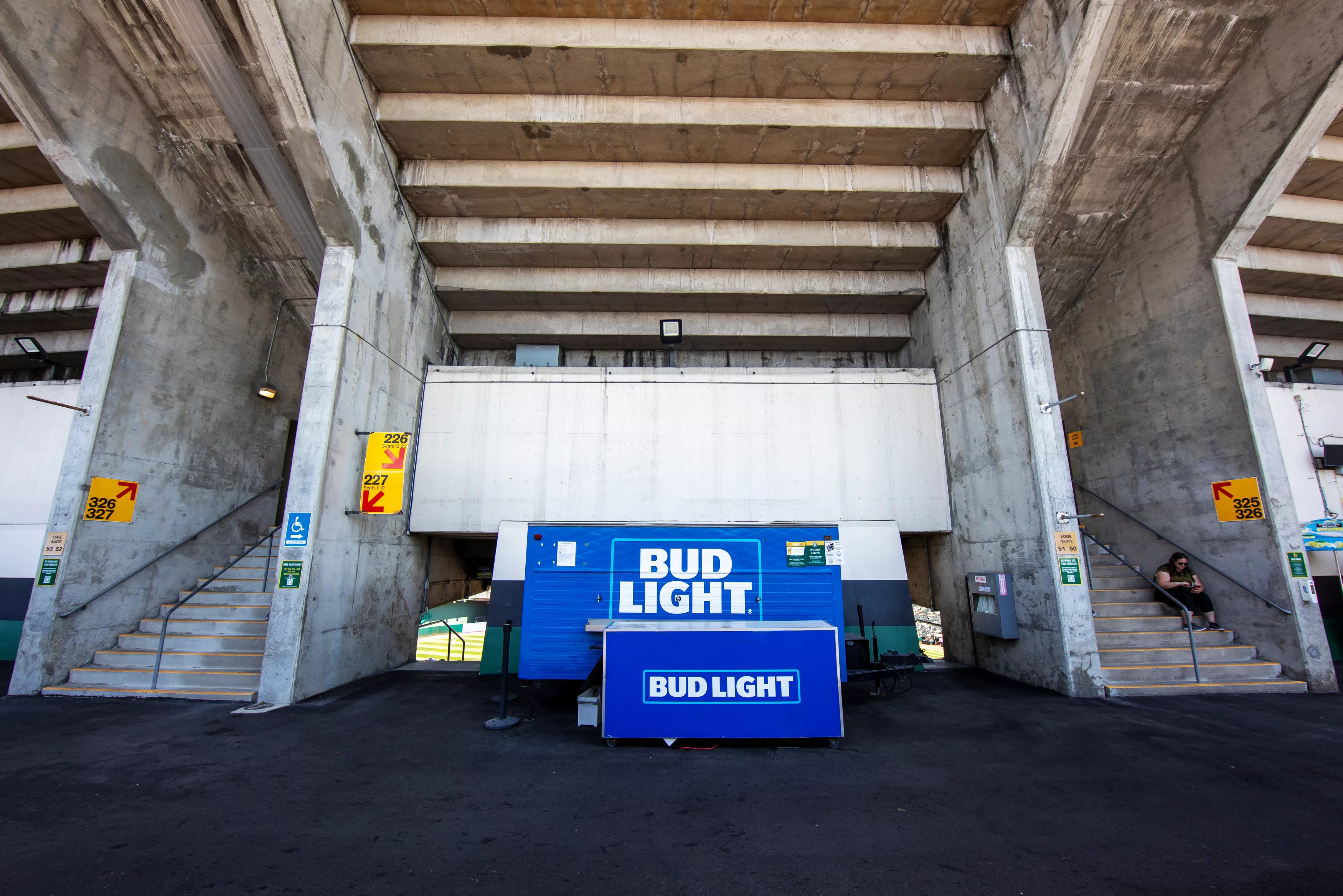 Anheuser-Busch Lays Off Marketing Employees After Bud Light Fiasco - Vimarsana News