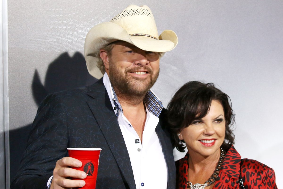 Toby Keith and wife Tricia Lucus