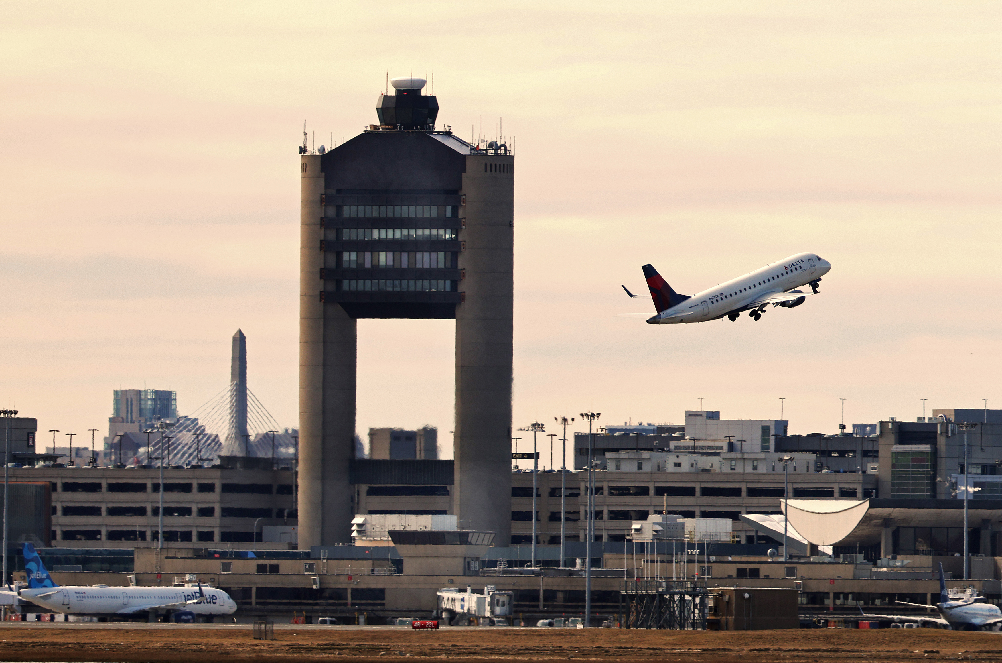 Delta Plane Switches Directions Mid-Flight After Anonymous Threat