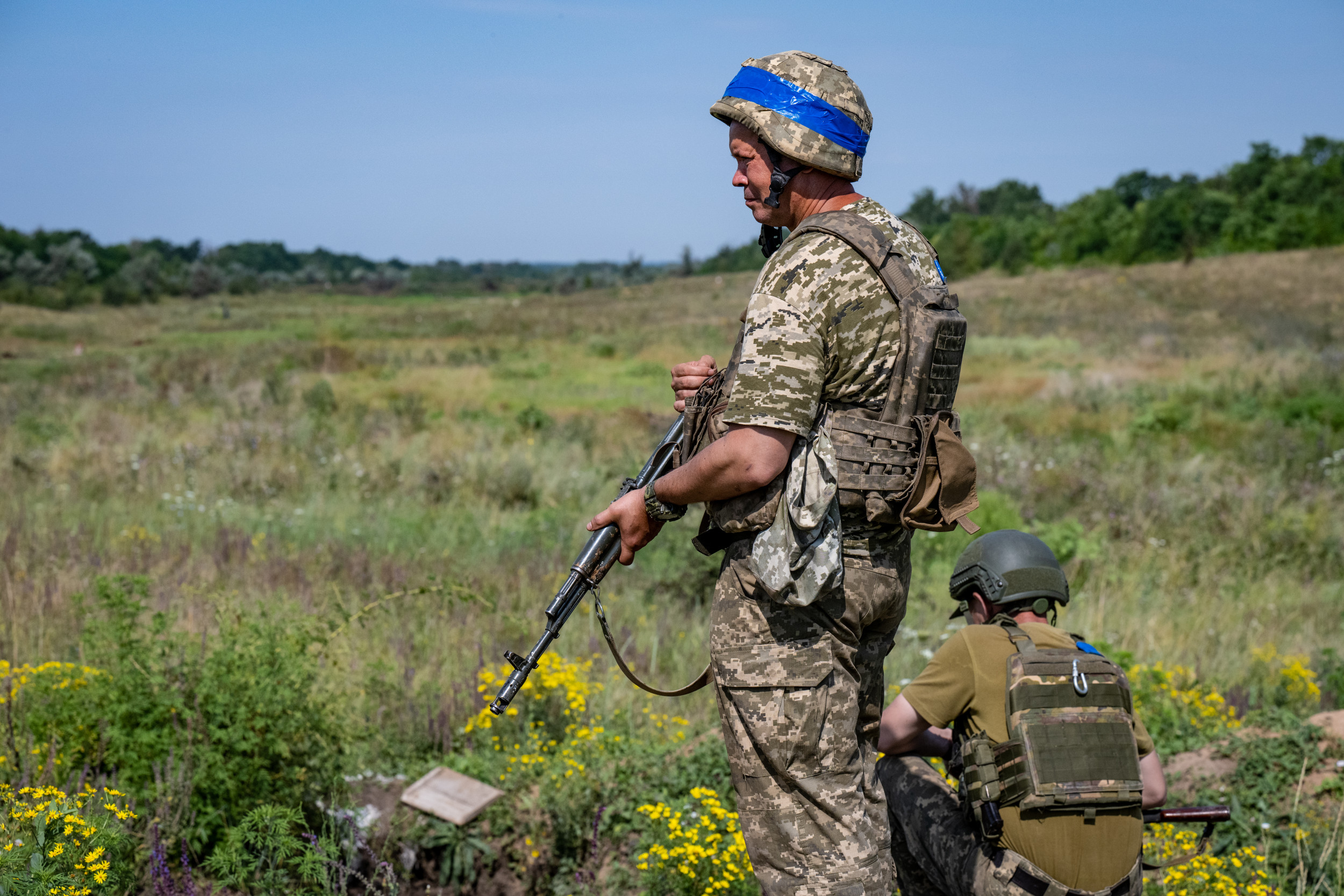 ukrainian troops train near southern zaporizhzhia front