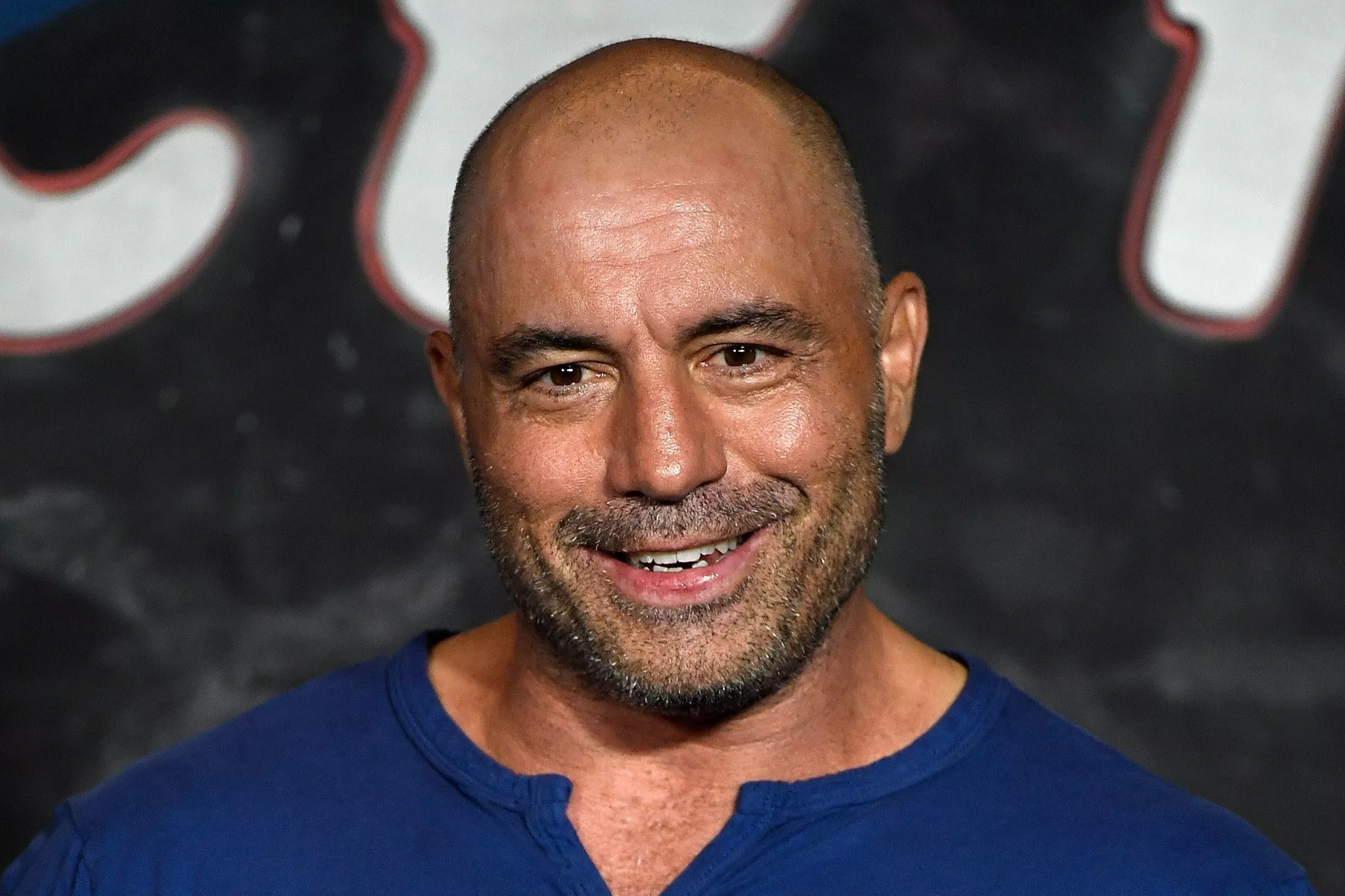 Joe Rogan Drinks Bud Light While Calling Out Americans Over Culture War - Vimarsana News