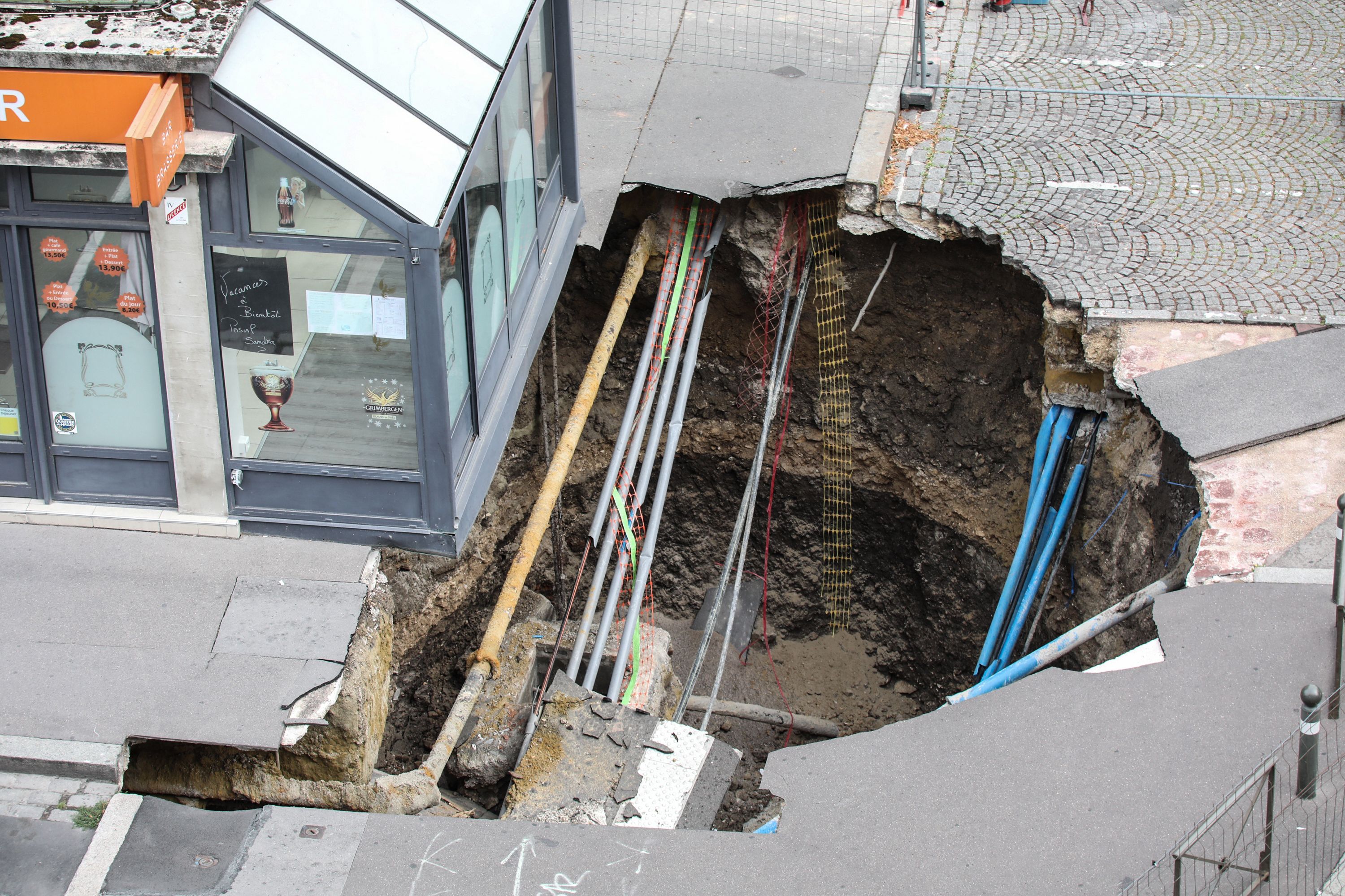 Huge Sinkhole Swallows Car in the Middle of the Night