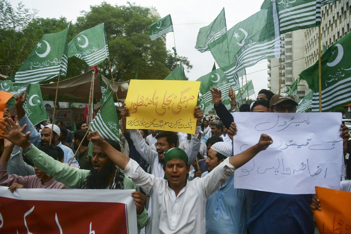 Pakistan, protest, against, raise, in, fuel, prices