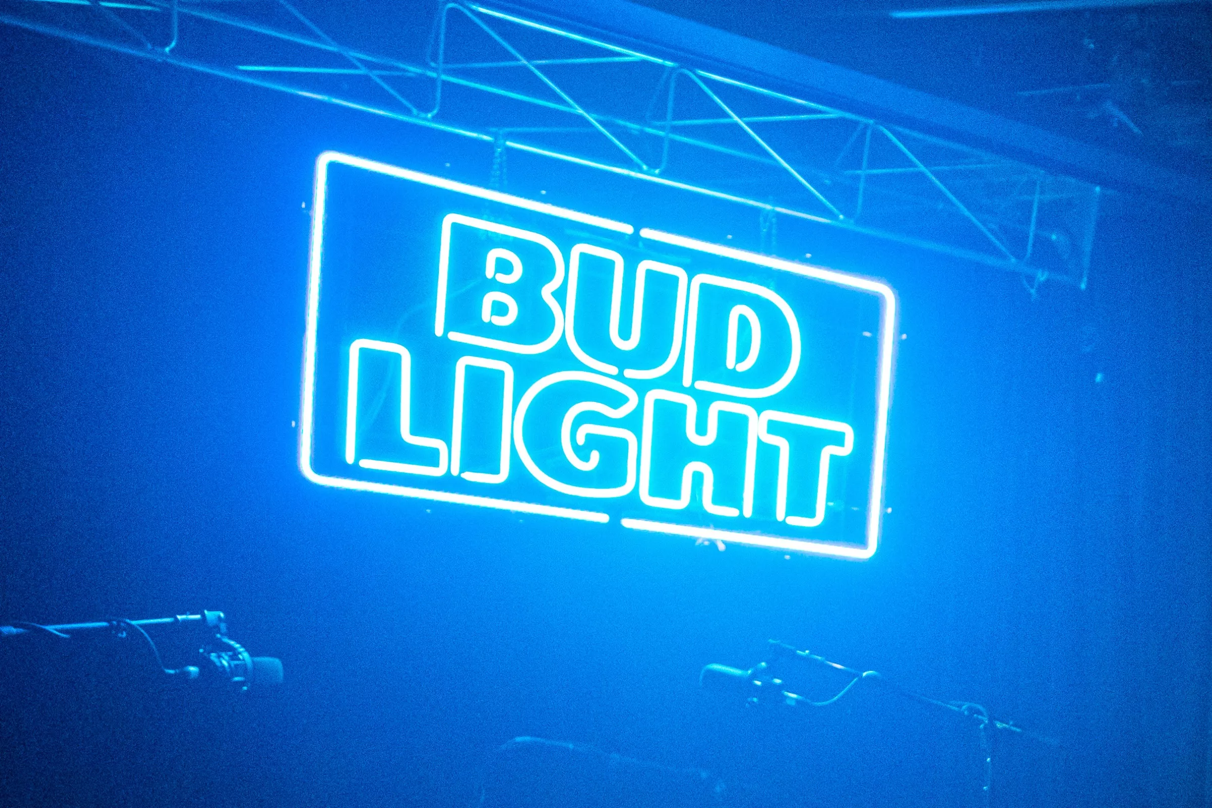 Bud Light's Partnership With Band Slammed Amid Boycott - Vimarsana News
