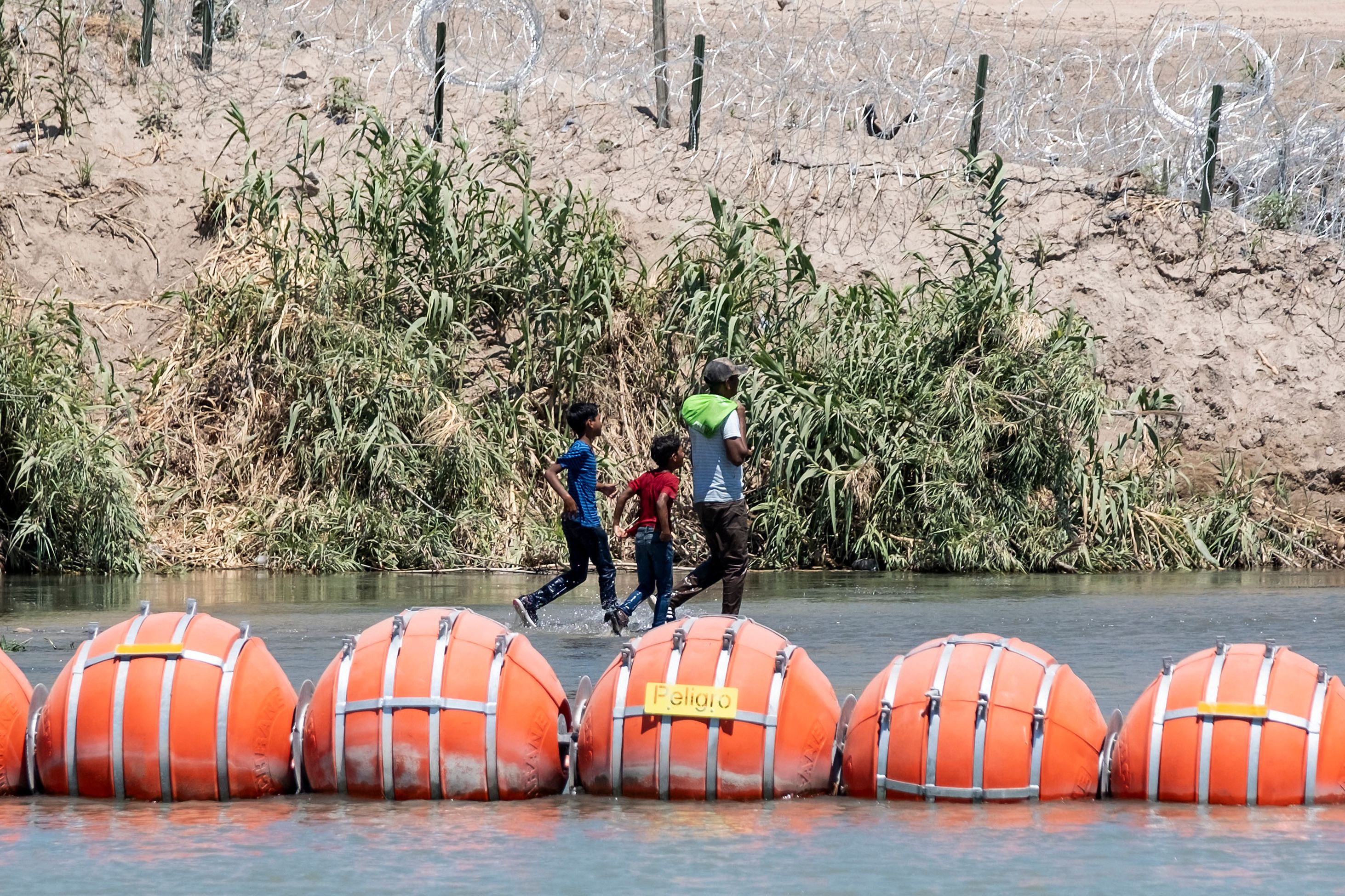 Close Up Video Shows Texas Floating Barrier Has Circular Saws Newsweek