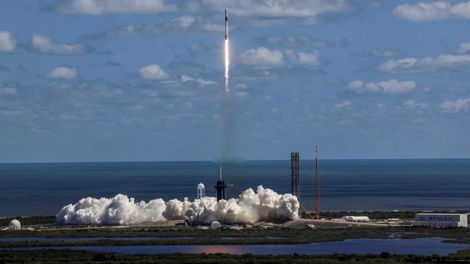 Innosphere Rockets falcon-9-rocket.webp?w=1600&h=900&q=88&f=5dcd89ce73b89bbab5681430ca8e861e